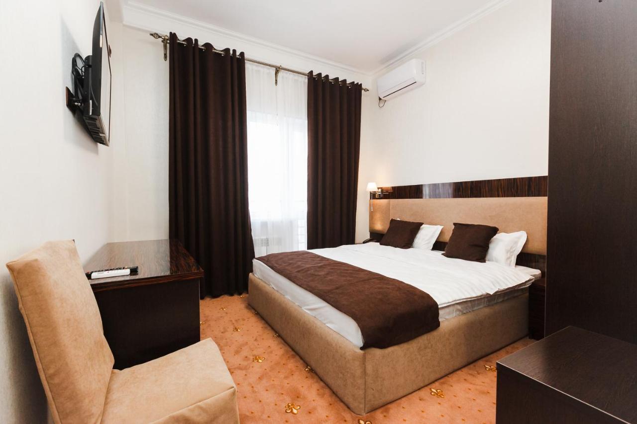 Beluga Hotel Atyrau Exterior photo