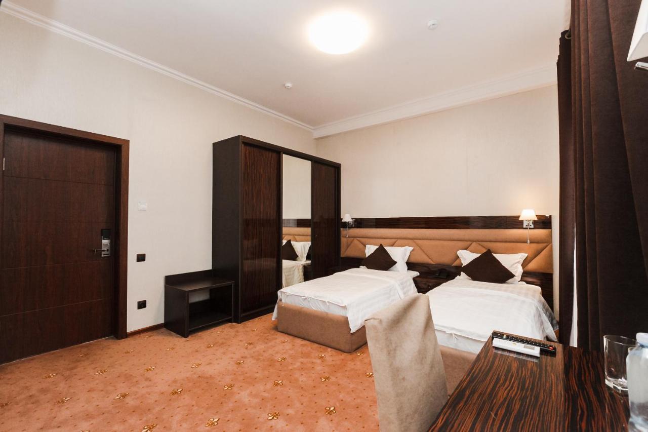 Beluga Hotel Atyrau Exterior photo